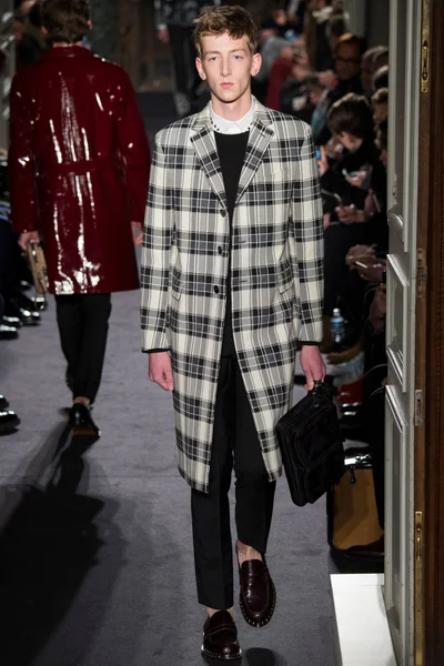 Look 15
